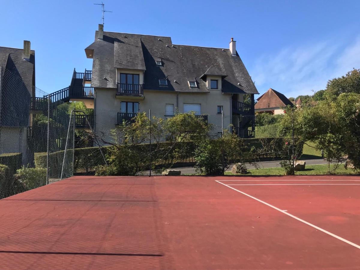 Le Manoir Du Mont Canisy Piscine & Tennis